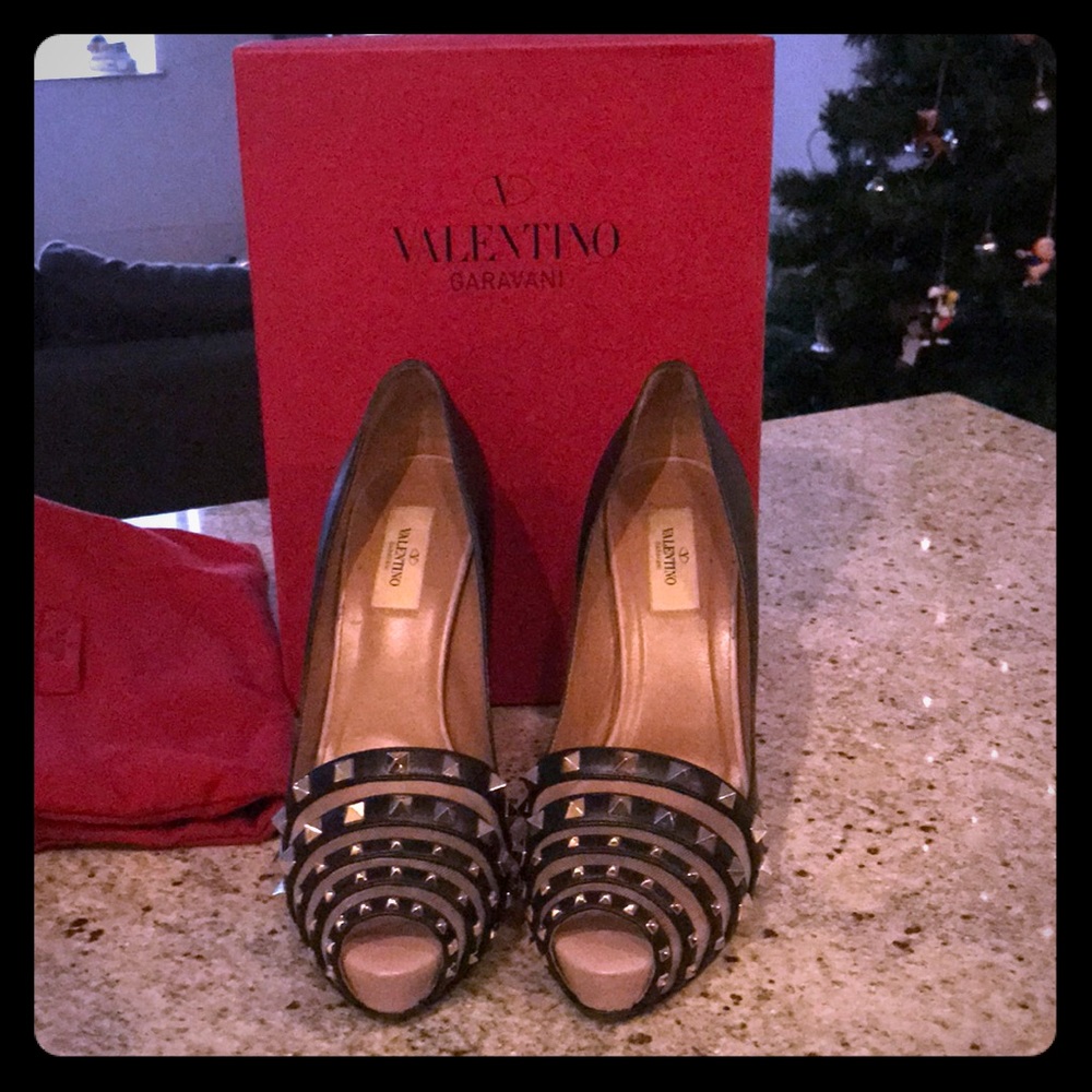 Valentino spikes pumps open toe black leather sz40